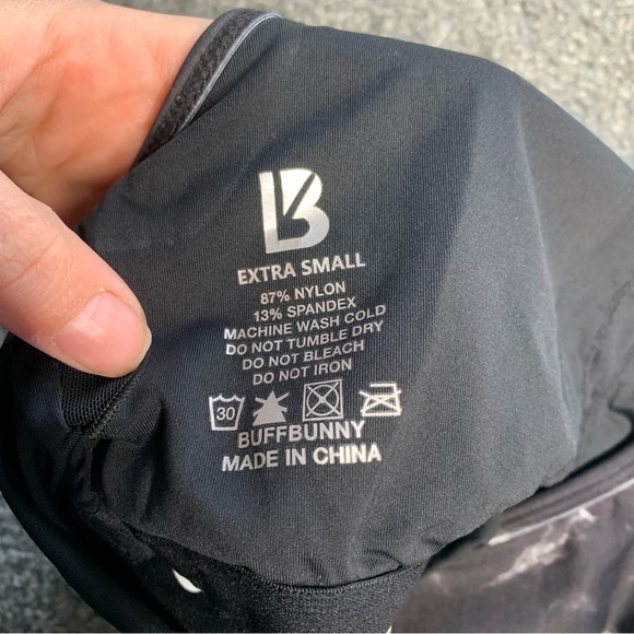 BuffBunny black marble peekaboo crop top - Picture 6 of 9